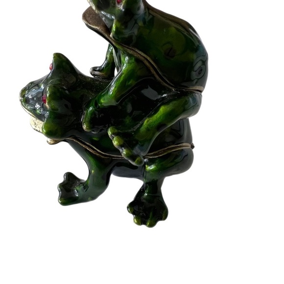 Welforth Hopping Frogs Pewter Trinket Box, Enamel with Red Crystal Eyes, 2" Tall - Picture 4 of 6
